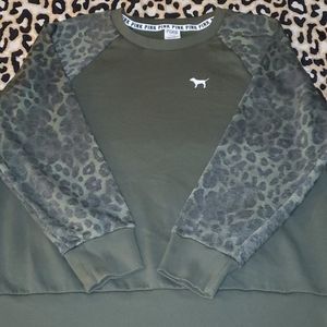 Leopard sleeve crew sweatshirt